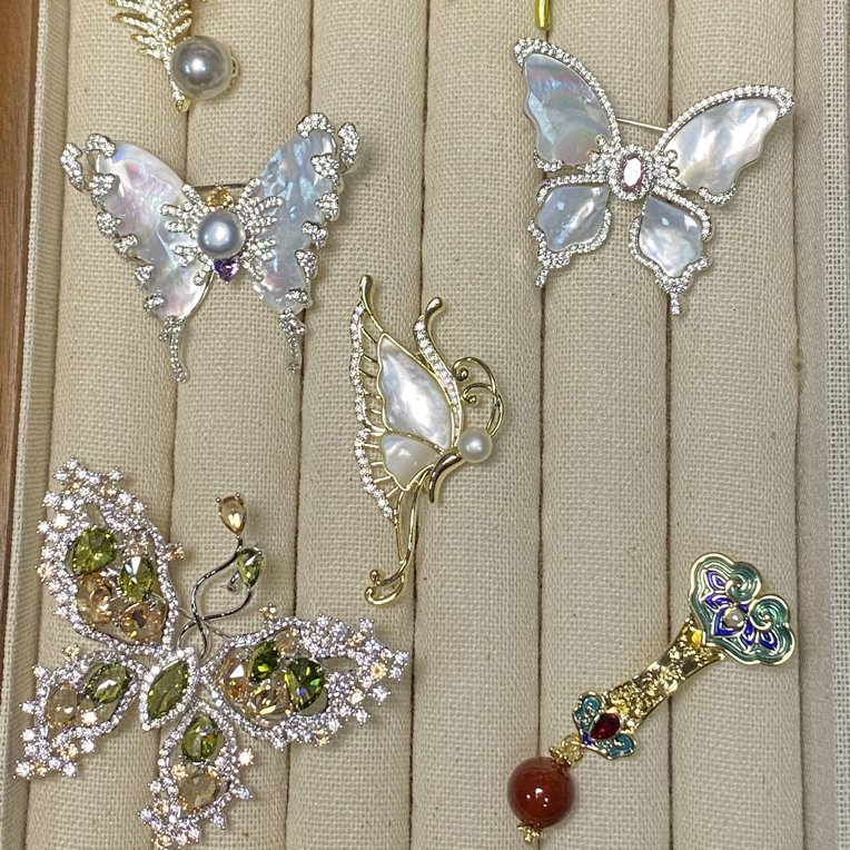 铜合金锆石胸针 新款胸针简约高档气质韩版西装胸花奢华百搭配饰