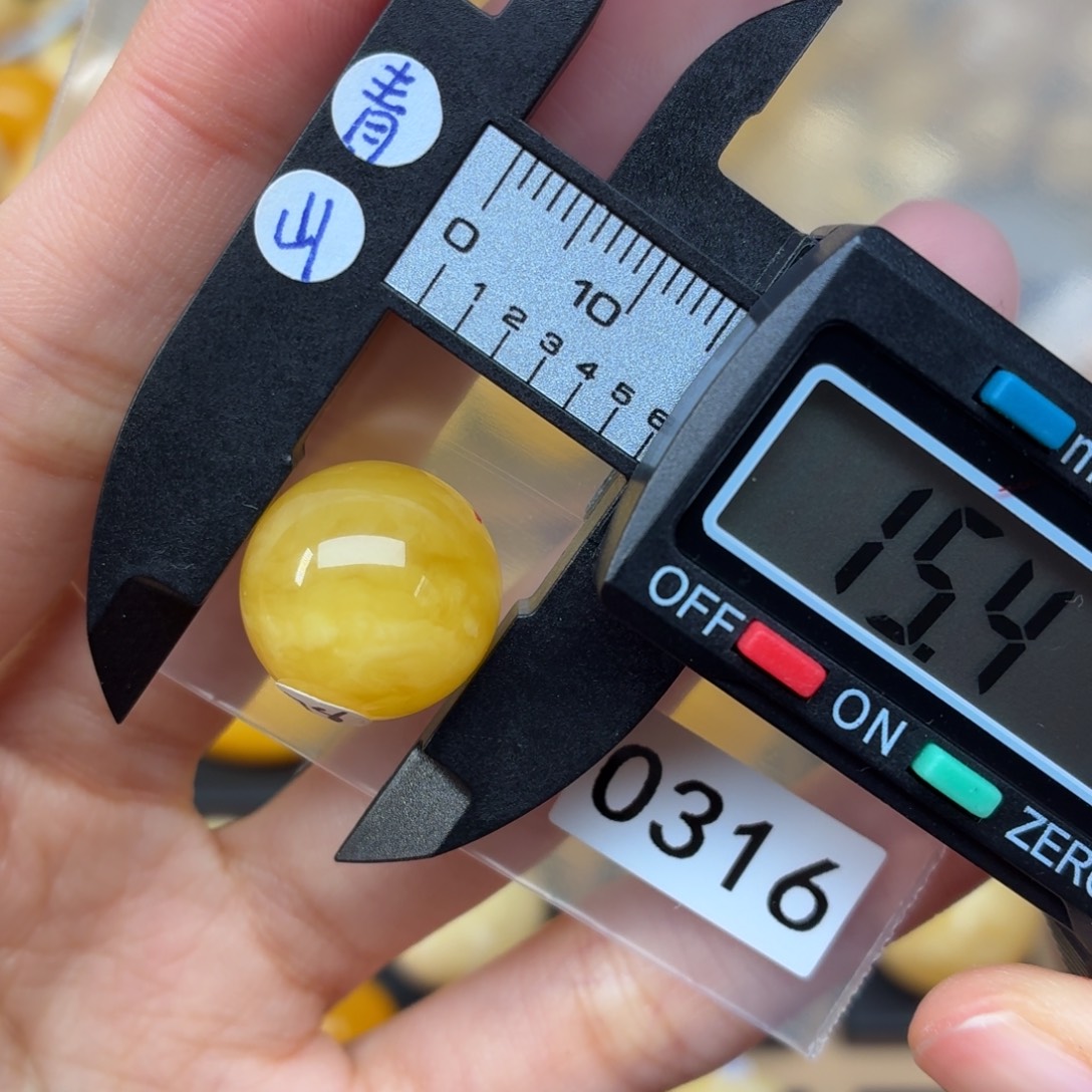 l***x蜜蜡未镶嵌裸石蜜蜡微瑕