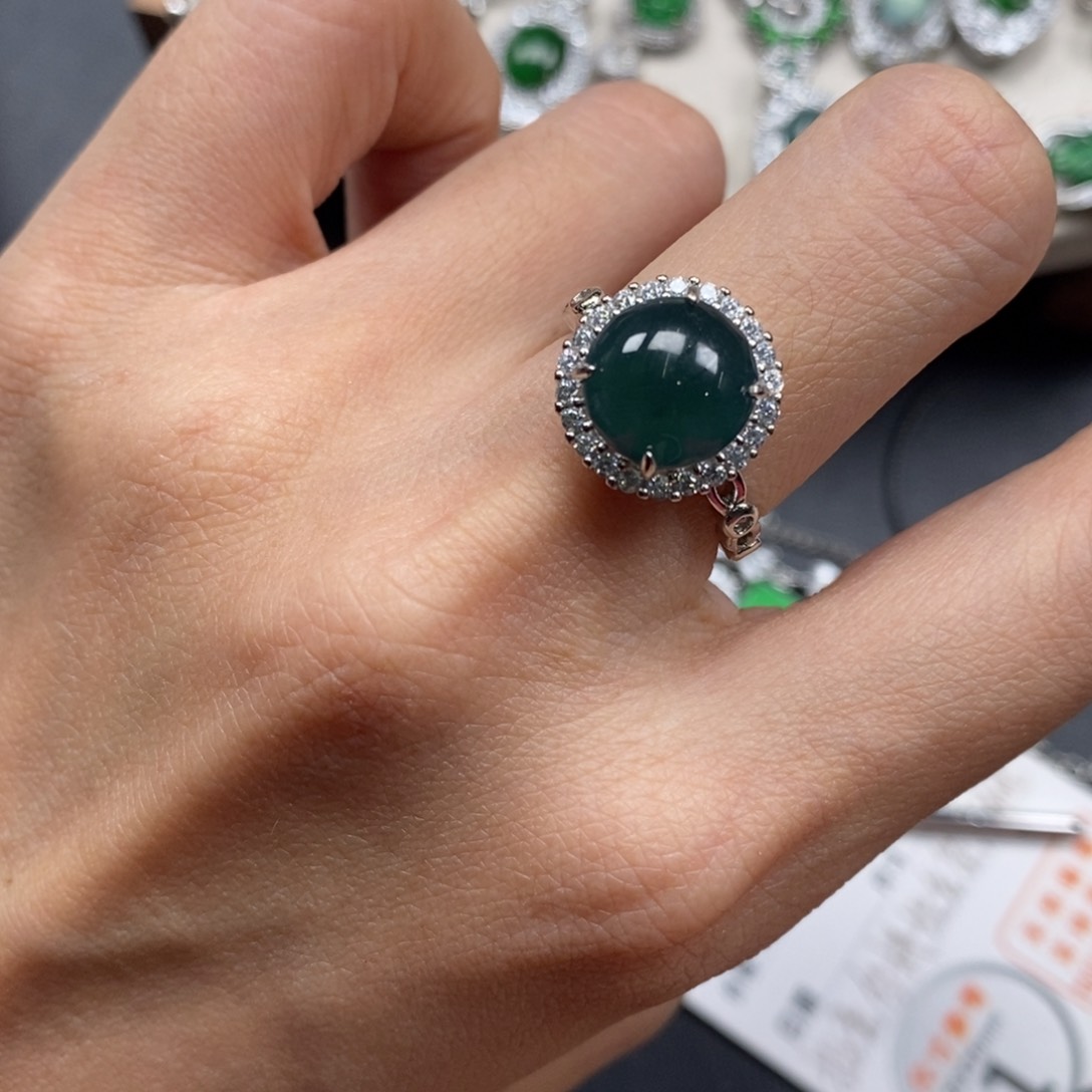 翡翠颈饰未镶嵌翡翠