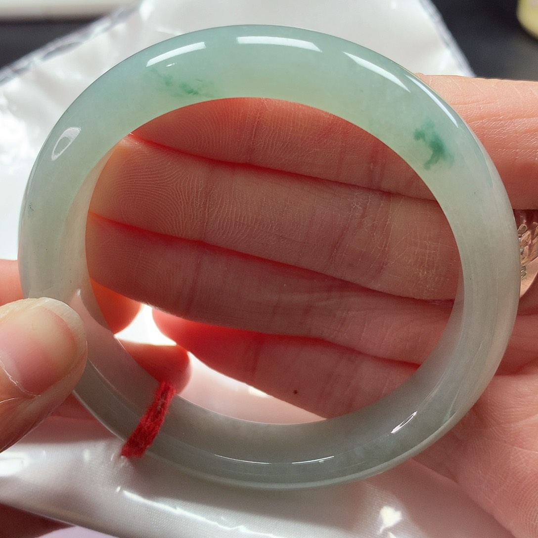 翡翠手镯未镶嵌56圈