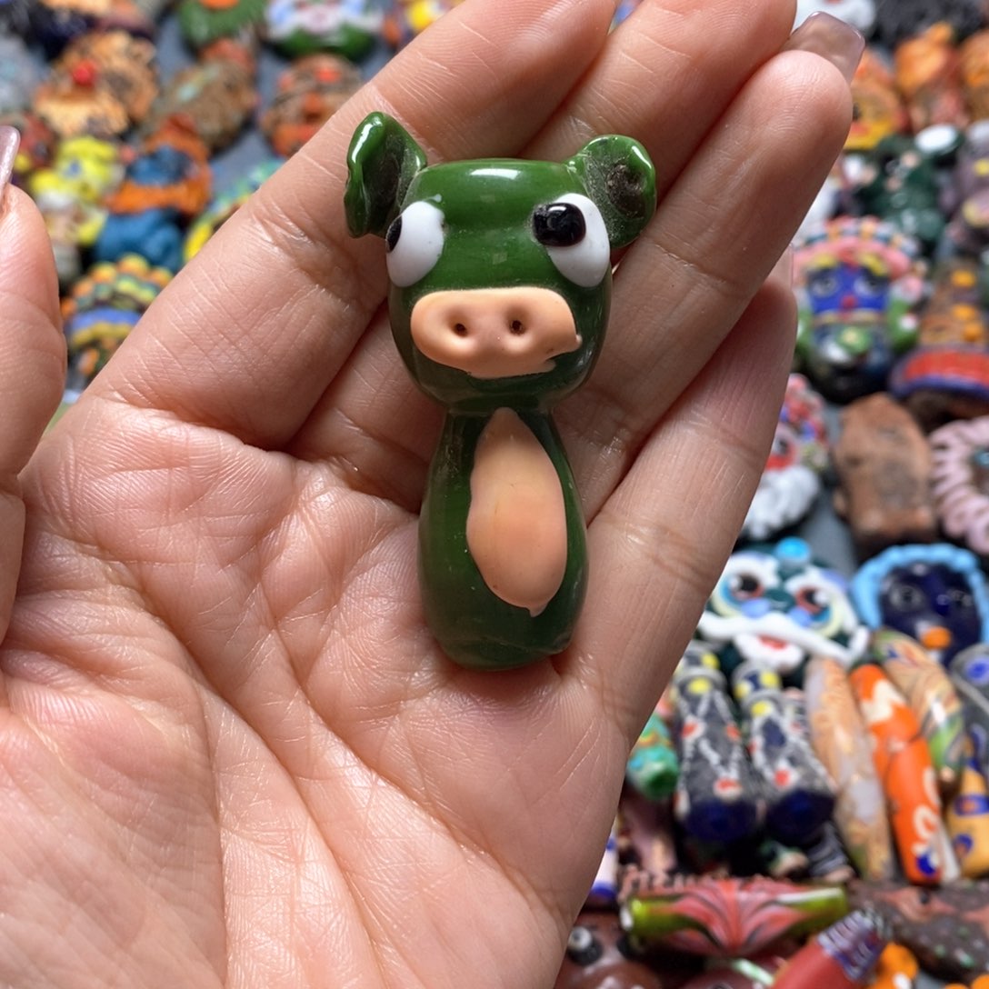 琉璃颈饰印度尼西亚小猪