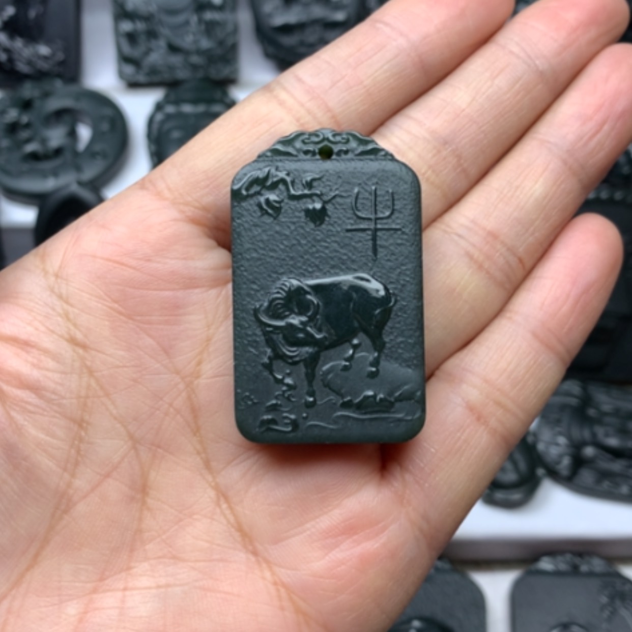 【闪购商品】和田玉颈饰未镶嵌双面雕刻