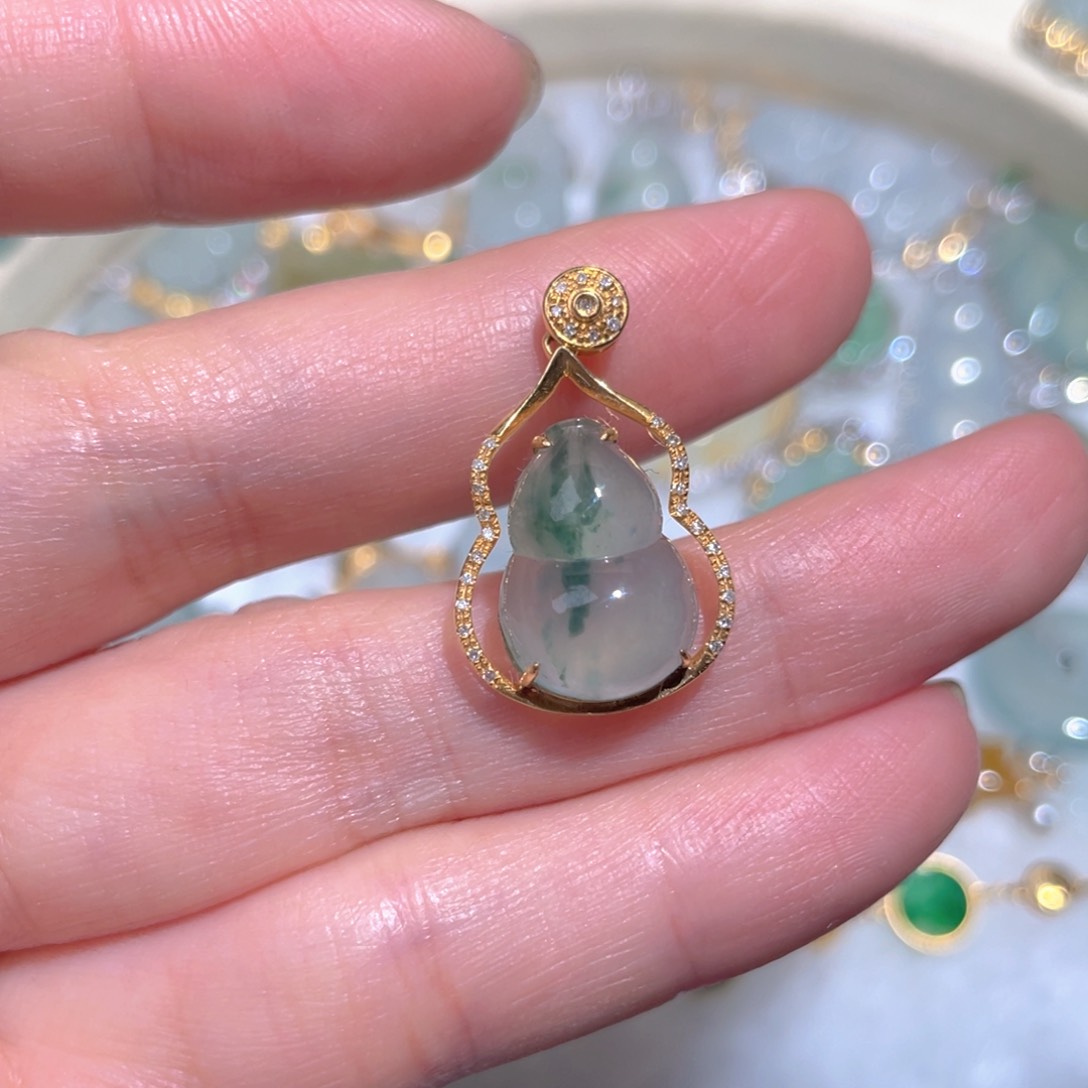 翡翠颈饰18K金镶嵌麻*君翡翠