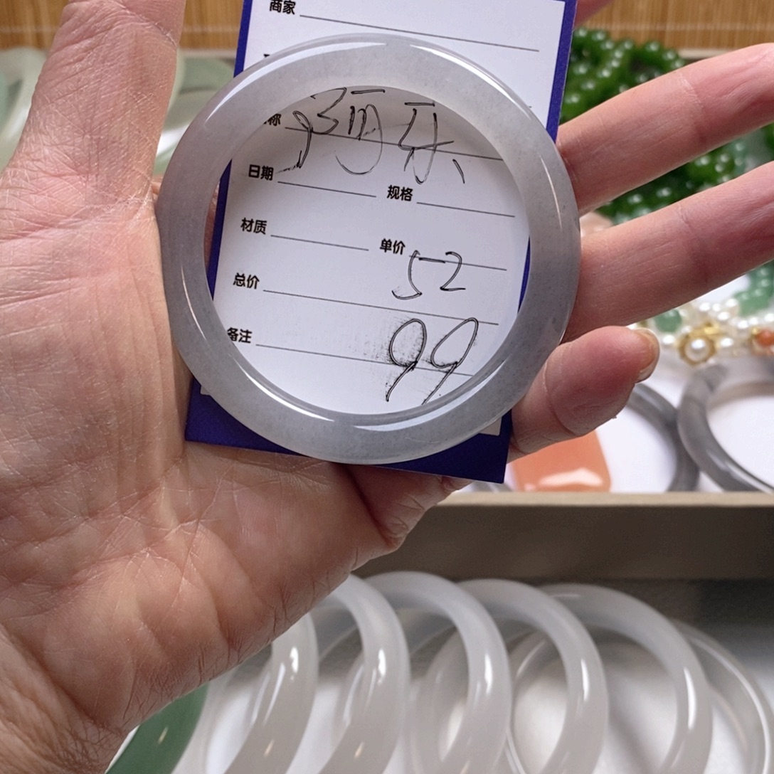 阿***冻石英质玉未镶嵌手镯