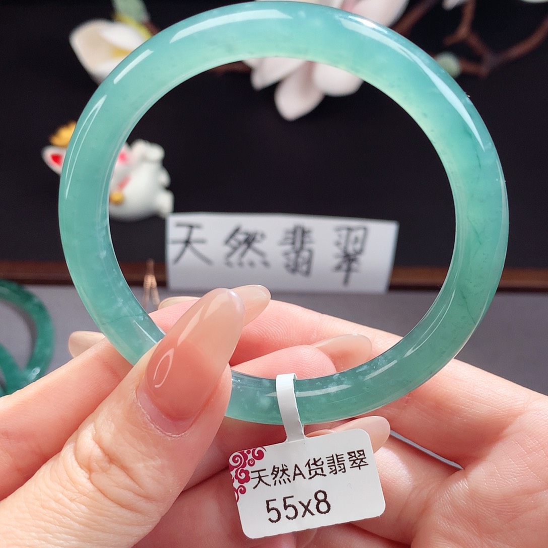 翡翠手镯（圆镯）未镶嵌水*