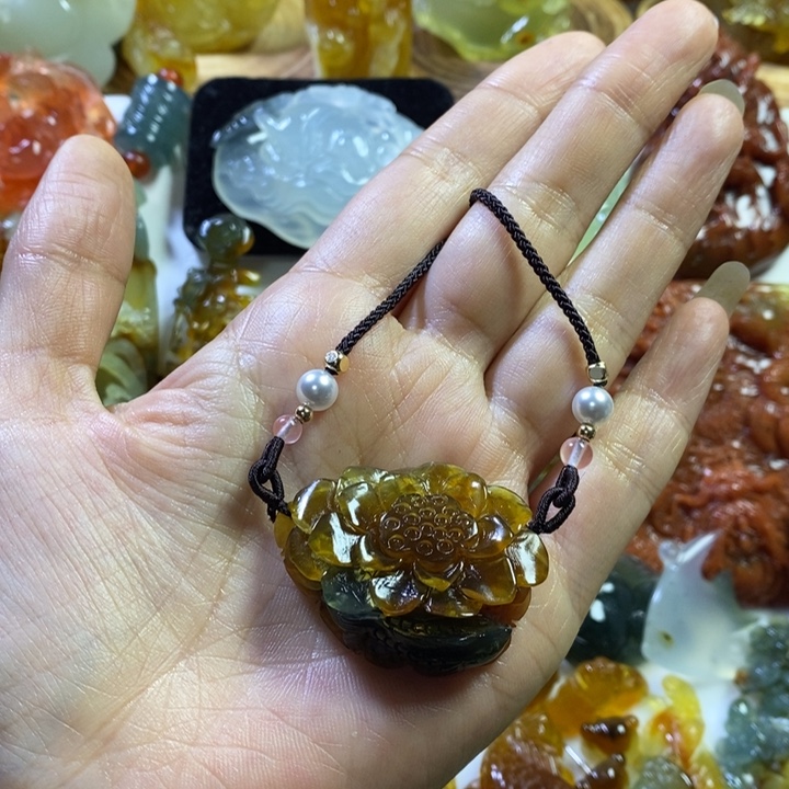 蛇纹石玉未镶嵌颈饰