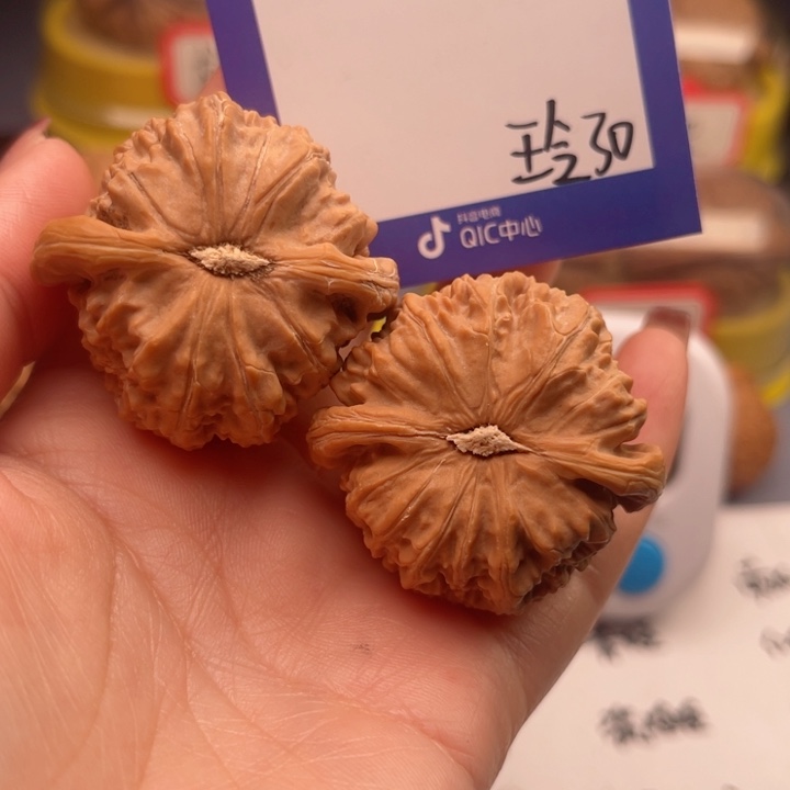 文玩核桃吊坠大****?文玩核桃把件30