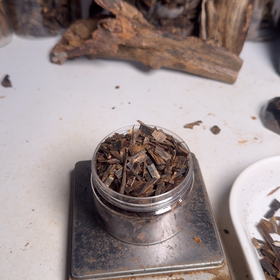 沉香碎屑沉香沉水皮油老料51