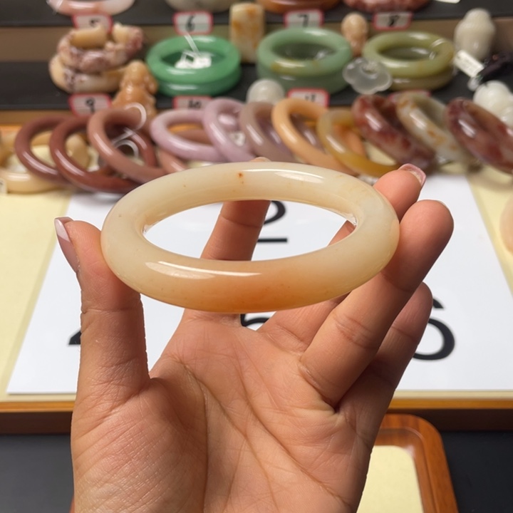 石英质玉未镶嵌手镯