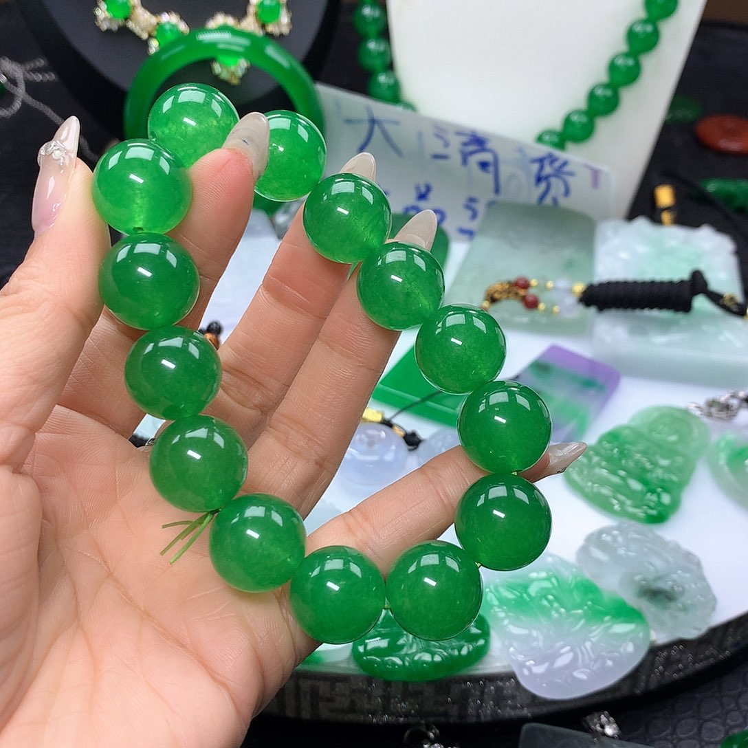 翡翠吊坠(赠链)未镶嵌