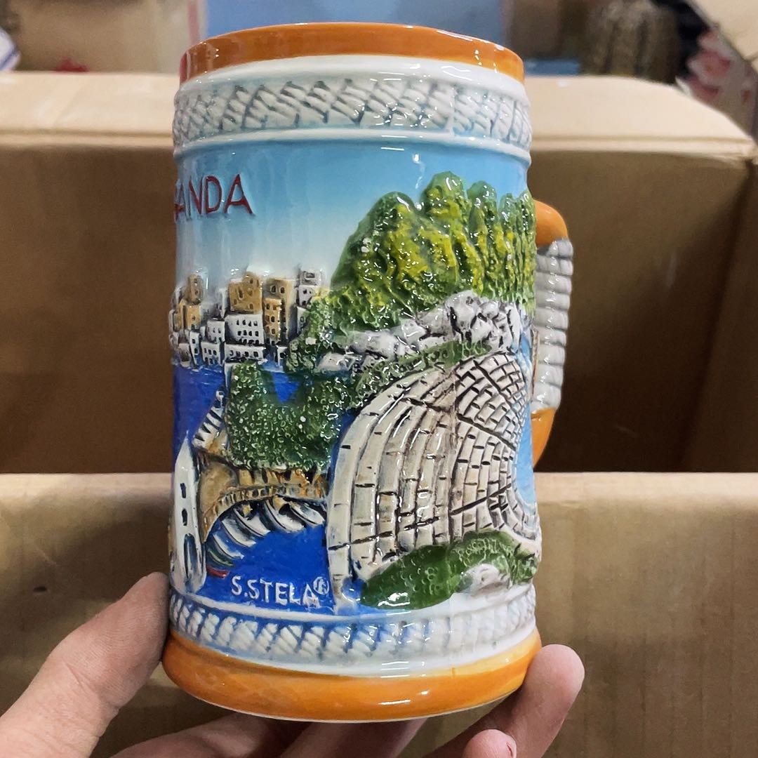 摆件   磕碰。封釉。