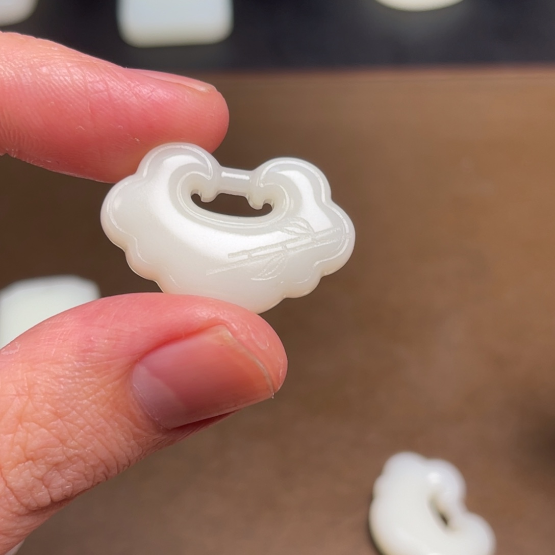 和田玉颈饰未镶嵌巧雕63