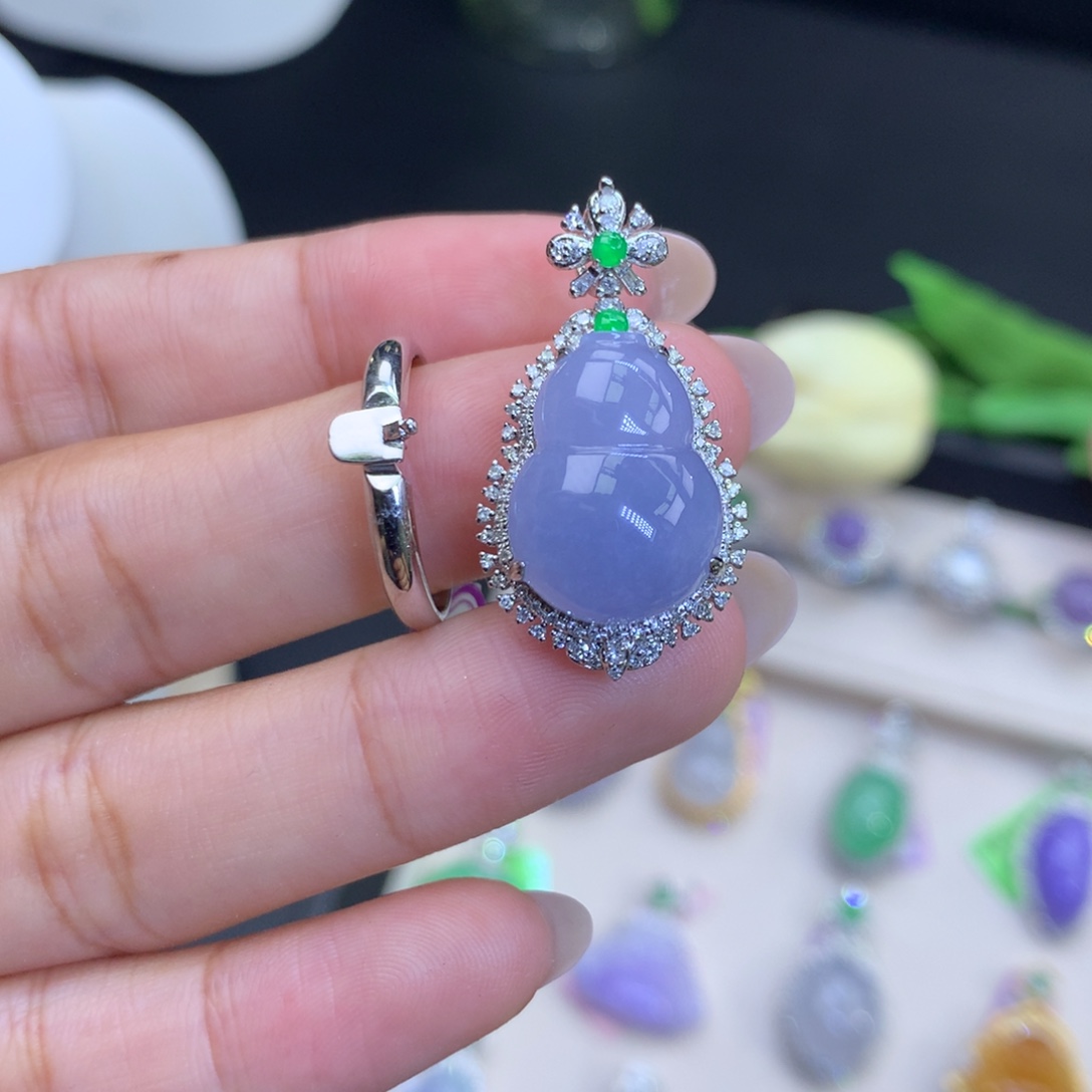 翡翠18K金镶嵌颈饰