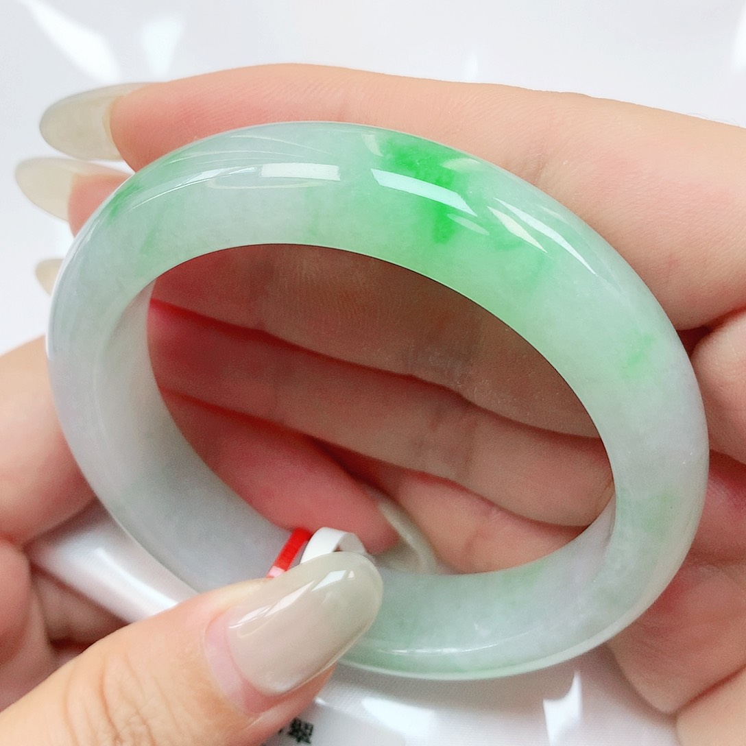 翡翠手镯未镶嵌抖音555