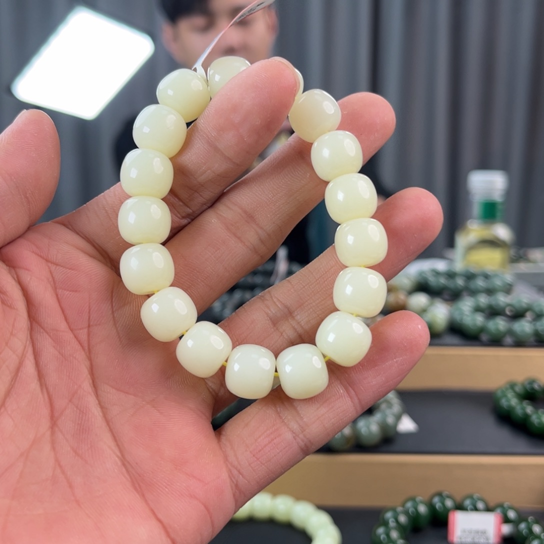 和田玉手链未镶嵌纯天然新疆和田玉若羌黄口12mm