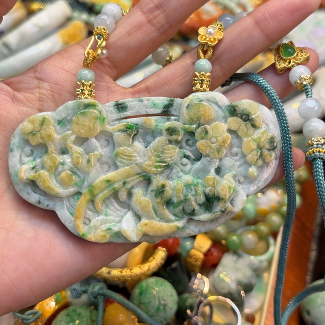 翡翠颈饰未镶嵌待编款