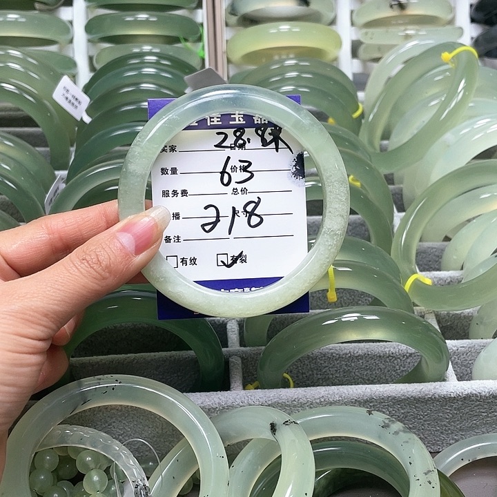 蛇纹石玉手镯未镶嵌