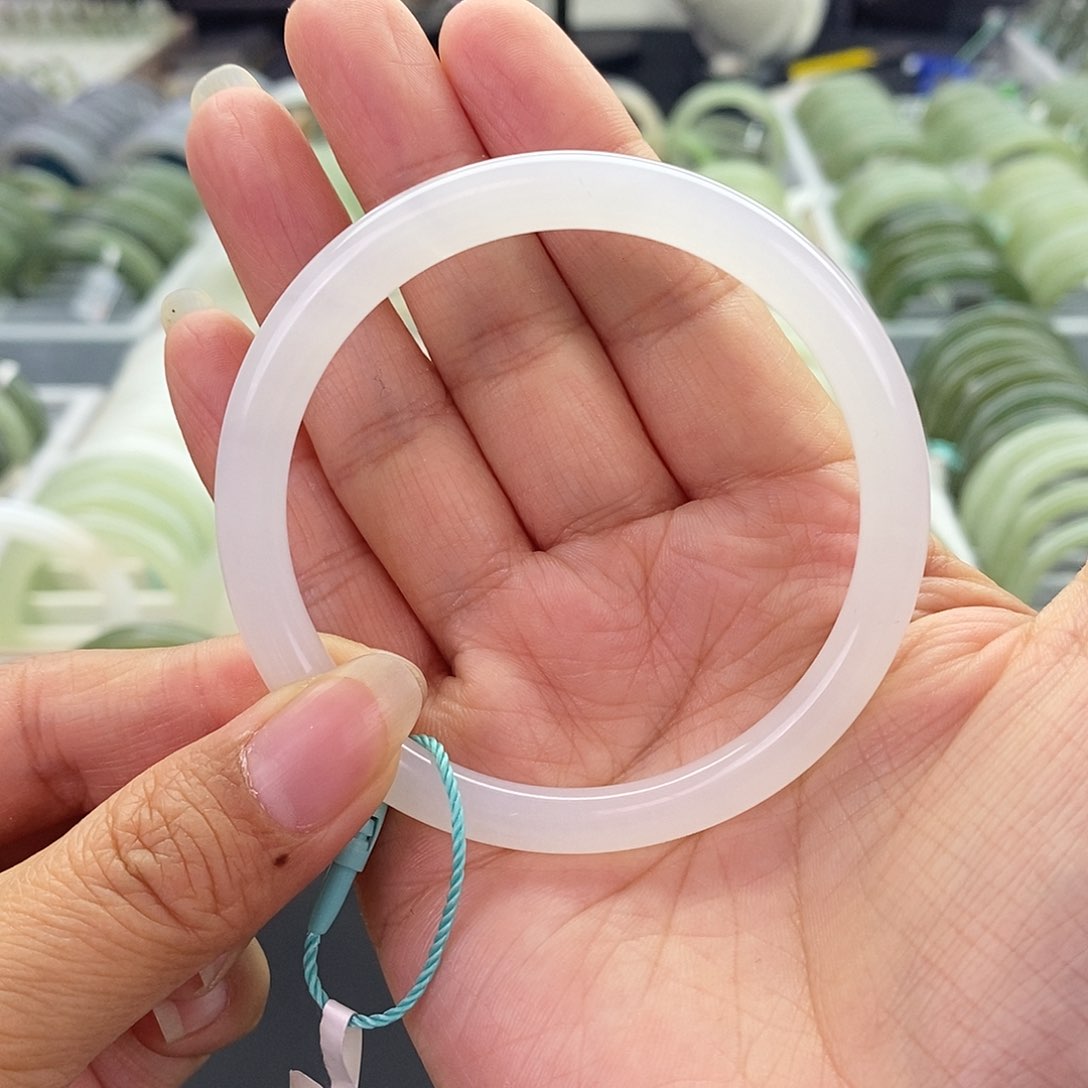 和田玉未镶嵌和田玉手镯56