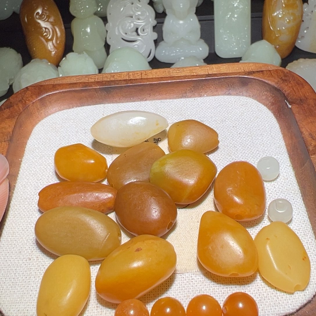 颈饰未镶嵌和田玉昆**石