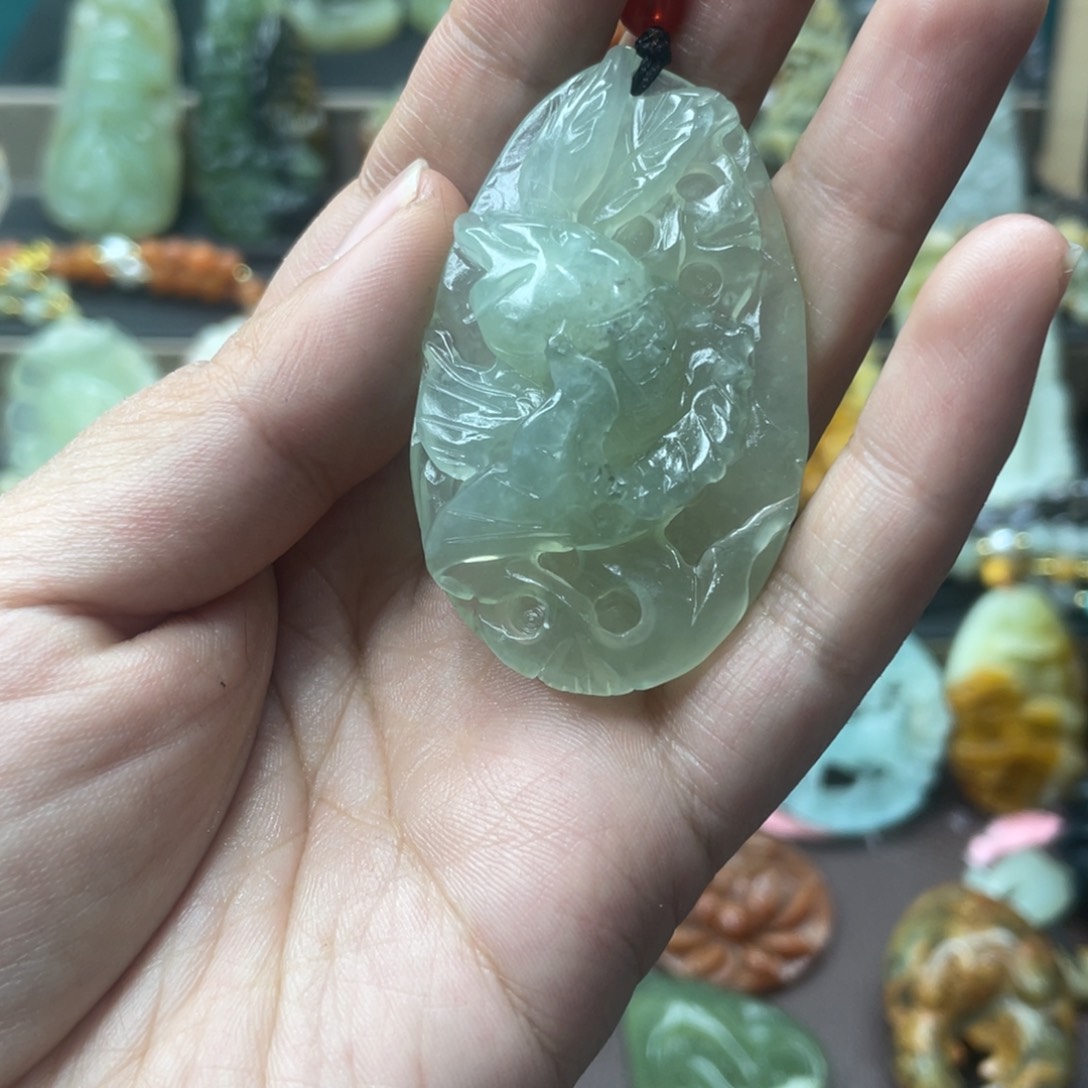 蛇纹石玉未镶嵌颈饰