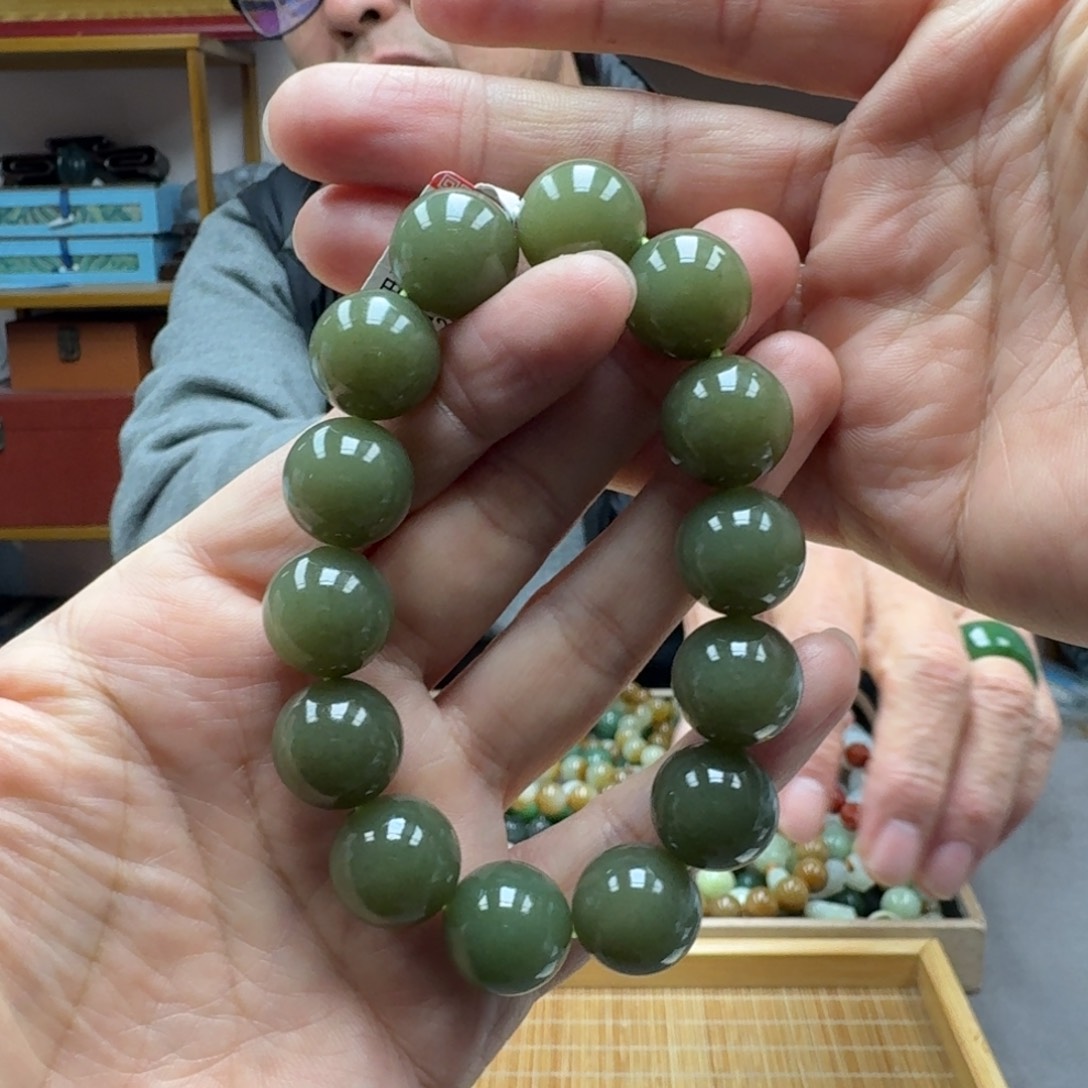 和田玉未镶嵌手串花土沟卡16带糖沁