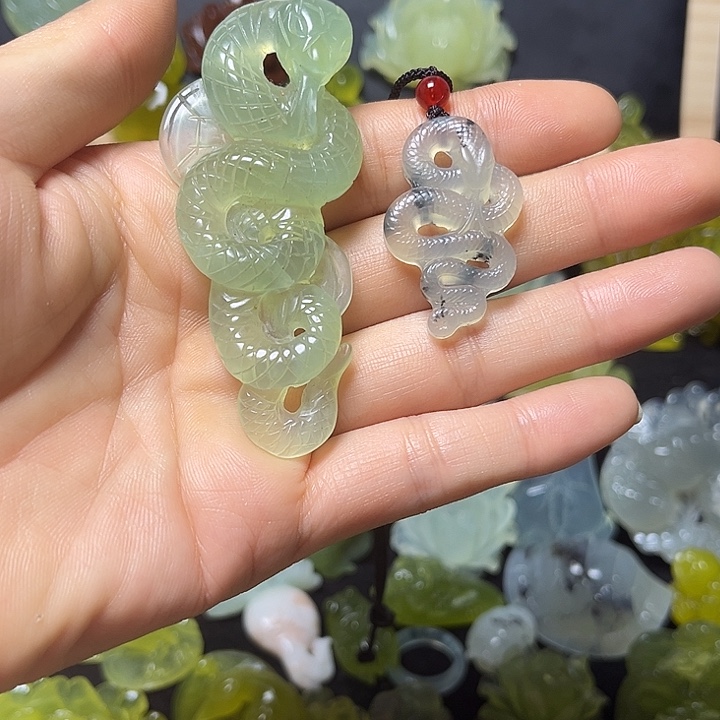 *****蛇纹石玉未镶嵌颈饰