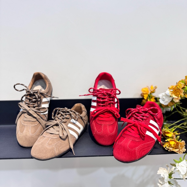 2025秋季软皮新款方程式赛车鞋薄底德训鞋百搭舒适磨砂皮平底