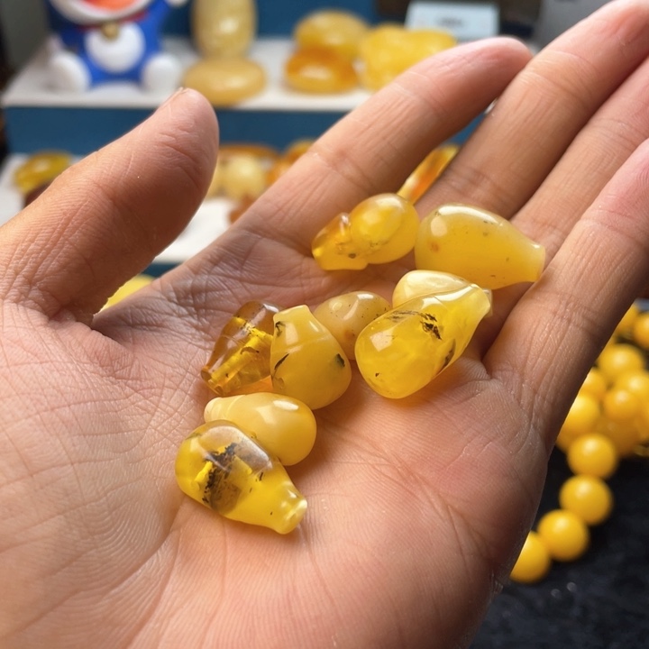 琥珀珠宝奇石未镶嵌