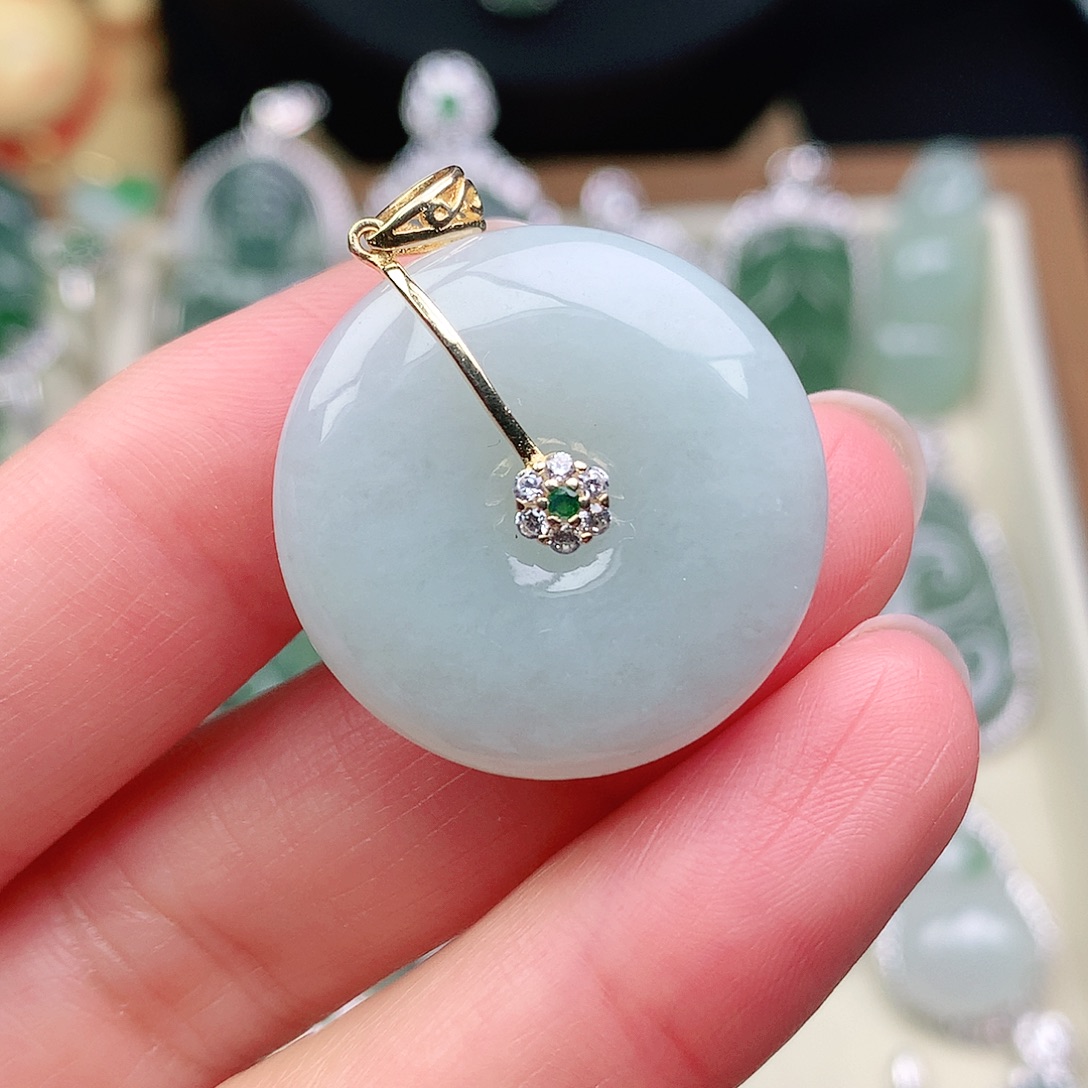 翡翠未镶嵌颈饰吊坠