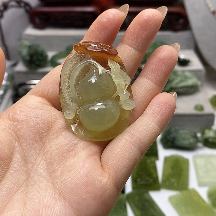 蛇纹石玉挂件未镶嵌