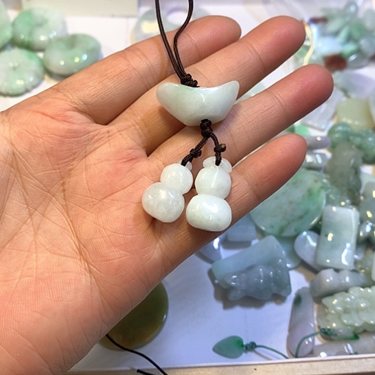 翡翠未镶嵌颈饰吊坠