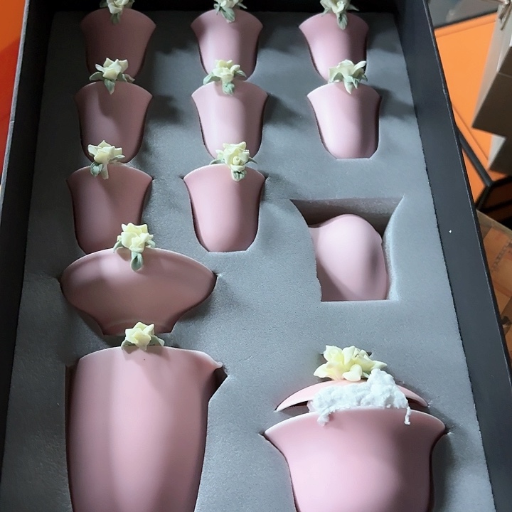 孤品茶具套装等。        