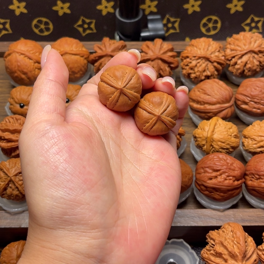 ****文玩核桃把件四棱