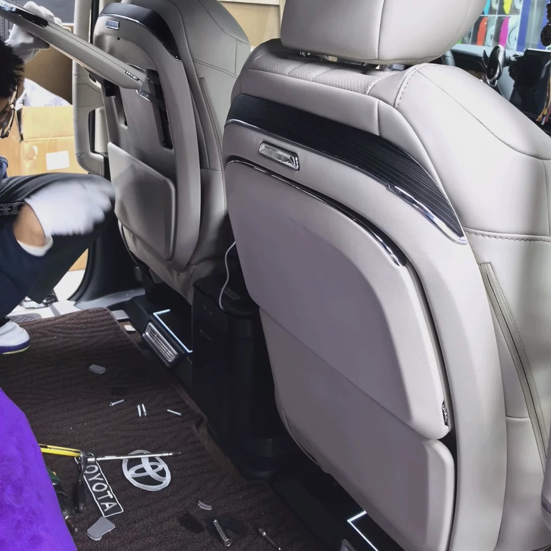 新款赛那格瑞维亚车载多功能折叠小桌板无线充调角度后排改装配件