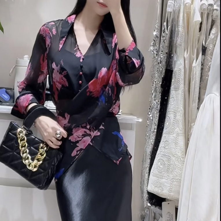 早春法式外穿别致v领碎花氛围感印花网纱长袖T恤女打底衫