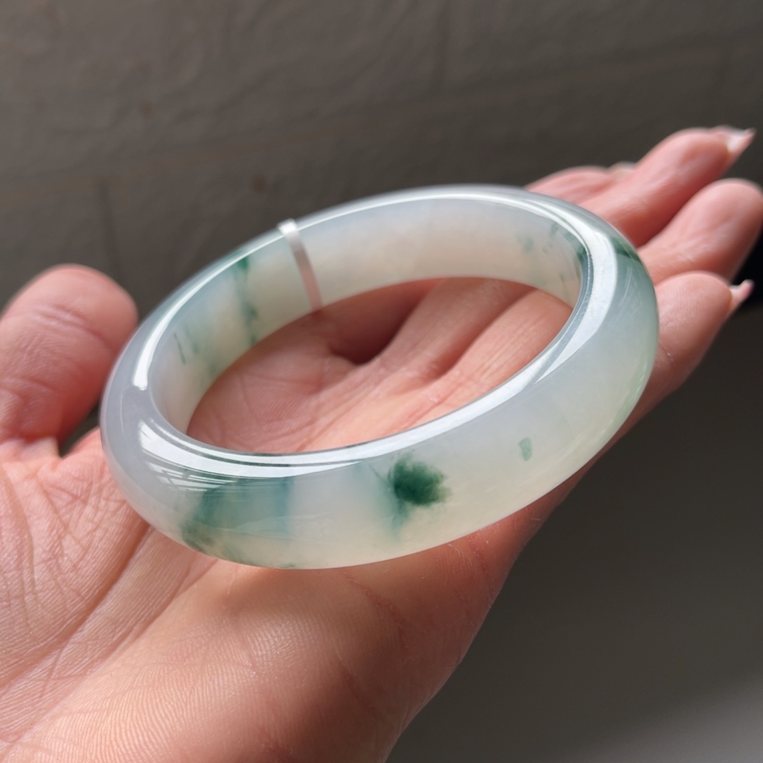 翡翠未镶嵌手镯57.5圈三天鉴赏期（有瑕）