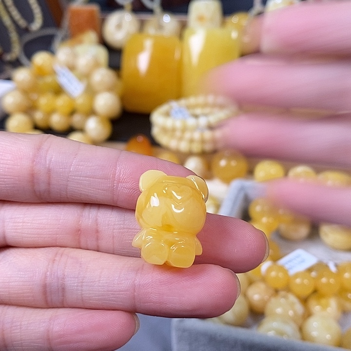 琥珀未镶嵌裸石熊