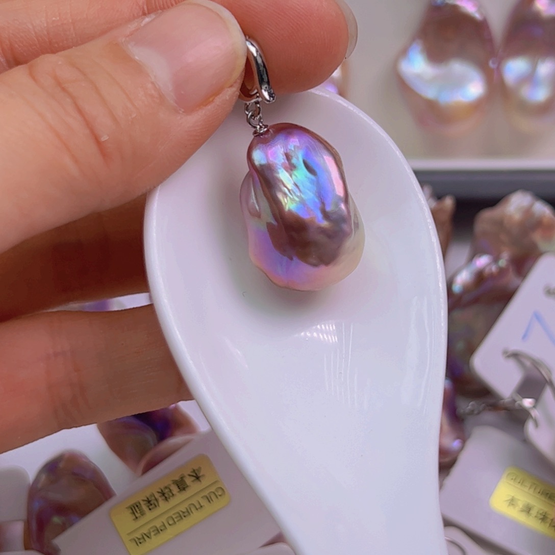 淡水珍珠吊坠(赠链)未镶嵌