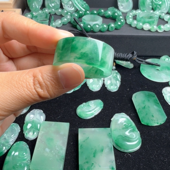 石英岩玉未镶嵌颈饰