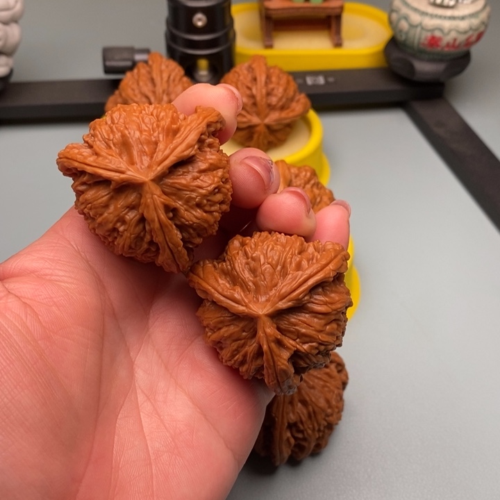 文玩核桃吊坠41尺寸白狮子