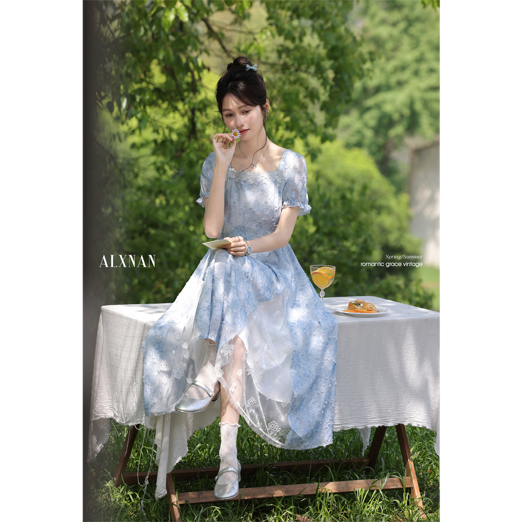 【清清】浅蓝色碎花连衣裙女夏新款法式收腰设计感长裙DYL661834