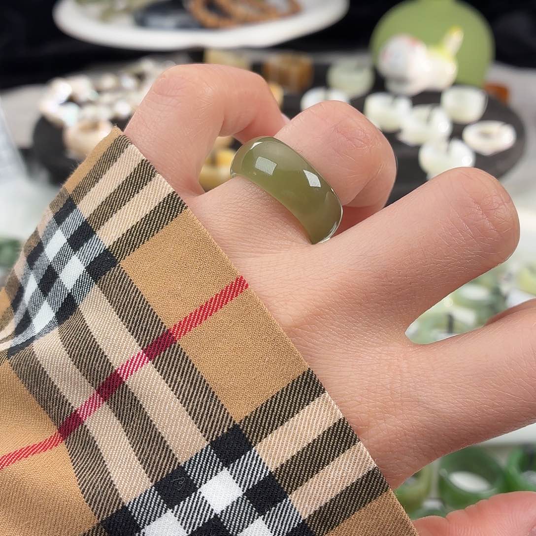 和田玉未镶嵌戒指S36果绿轮胎17.3