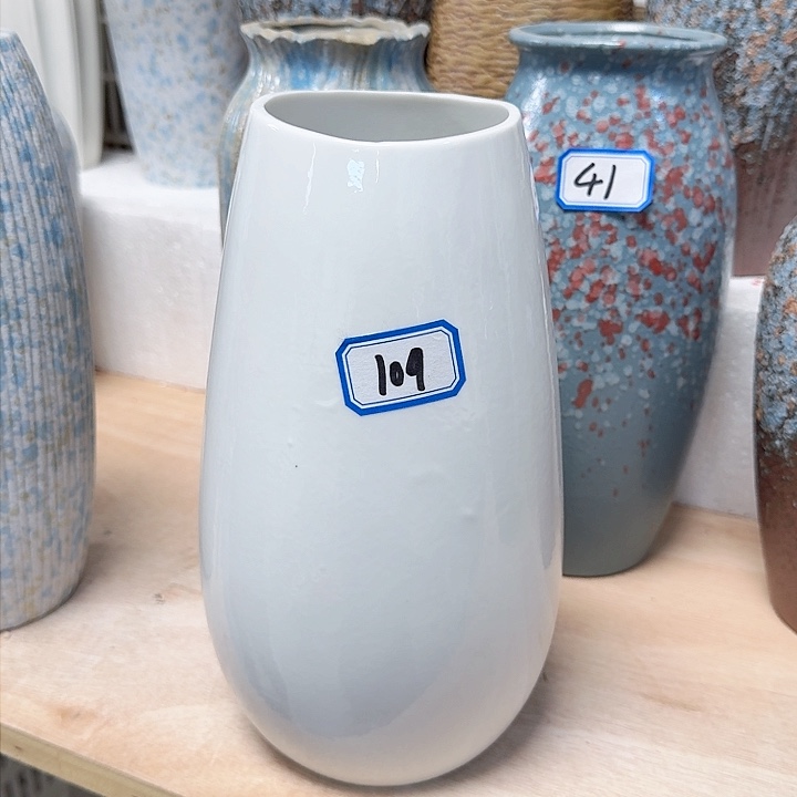 瓶109号亮釉陶瓷高24厘米微瑕一个