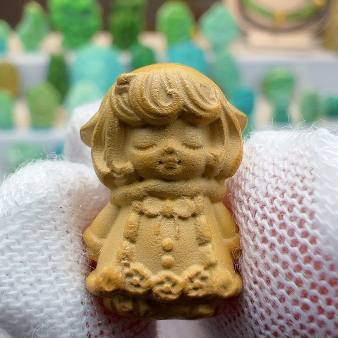 绿松石未镶嵌主播、何丽