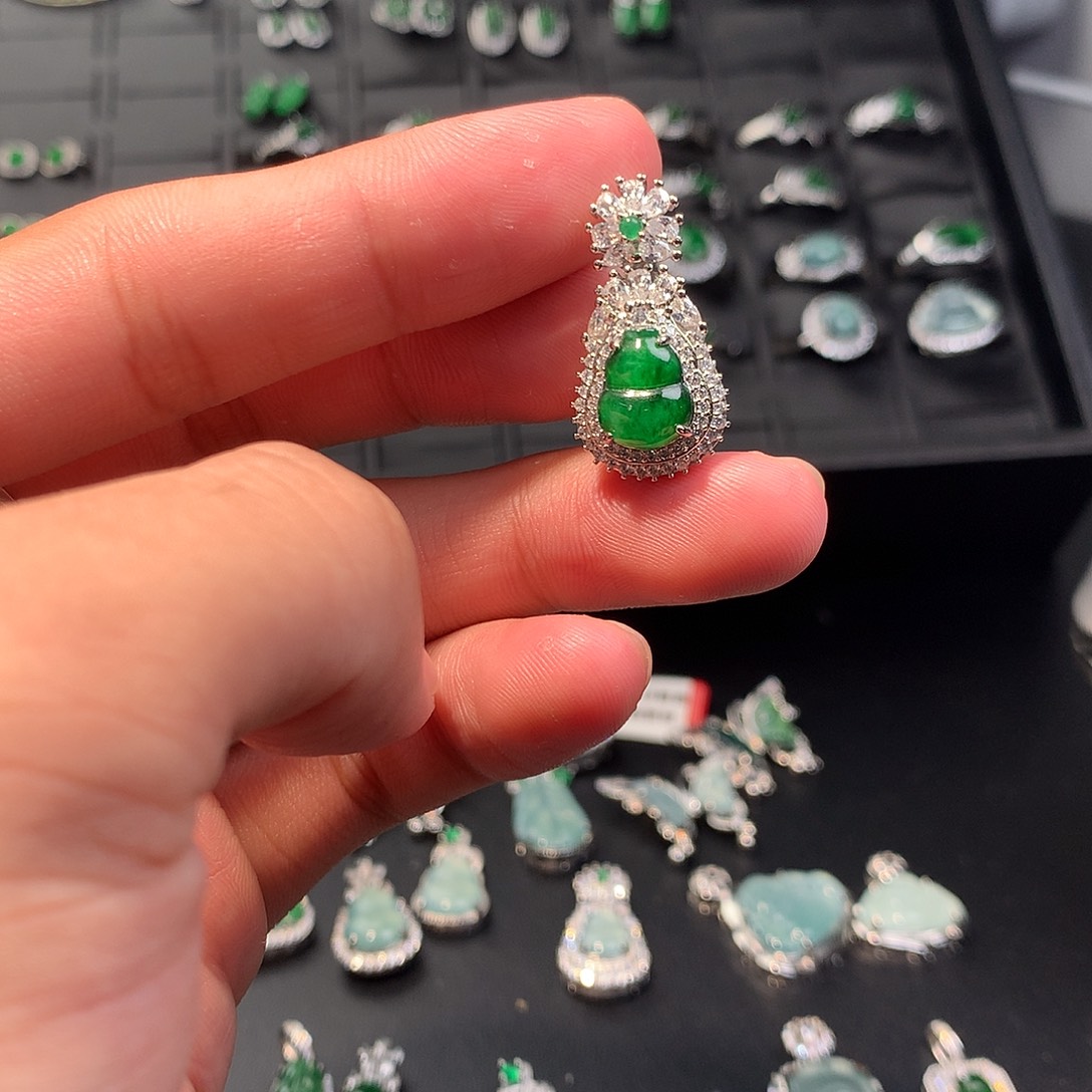 翡翠未镶嵌吊坠(不含链)