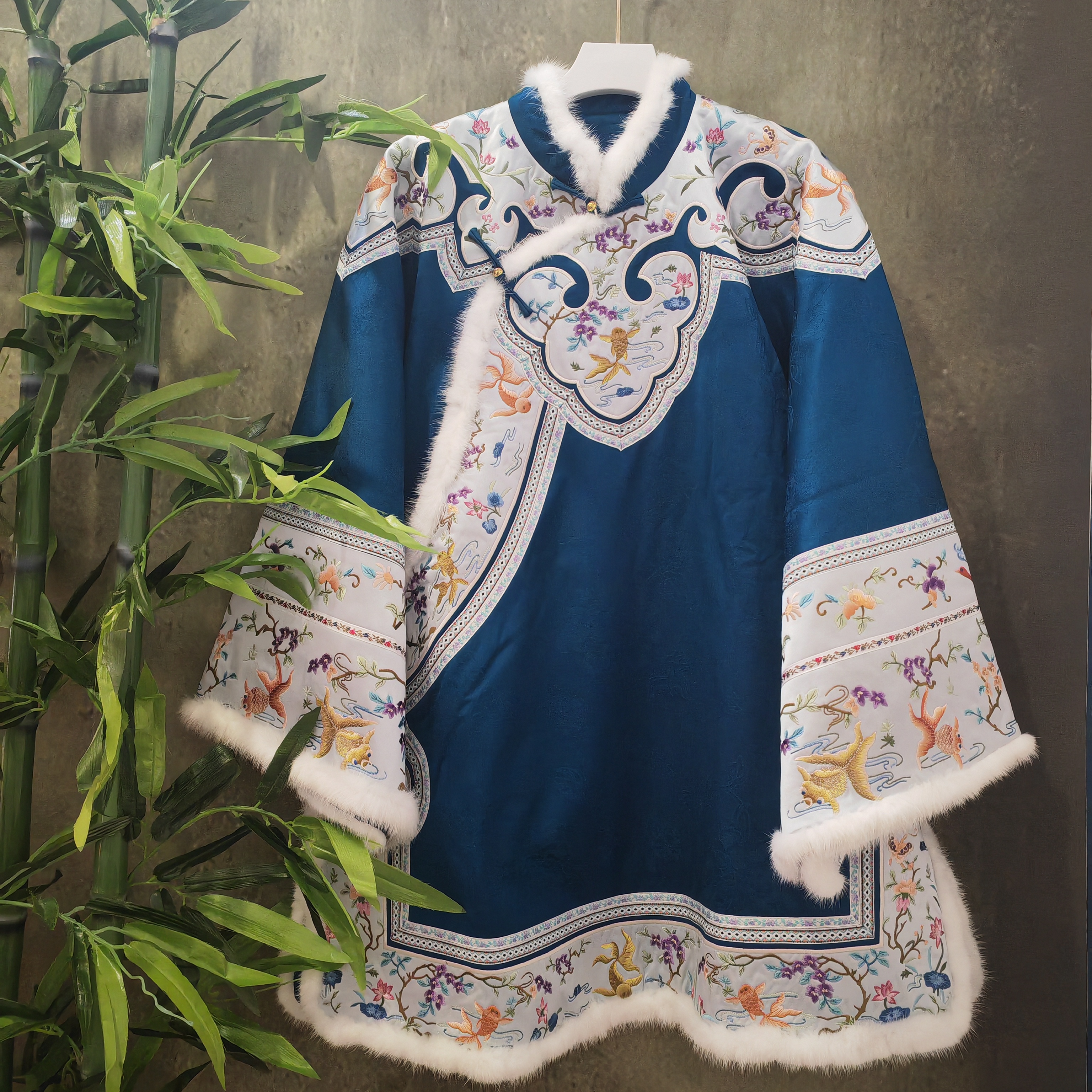 中式国风复古立领斜襟香云纱满绣棉衣