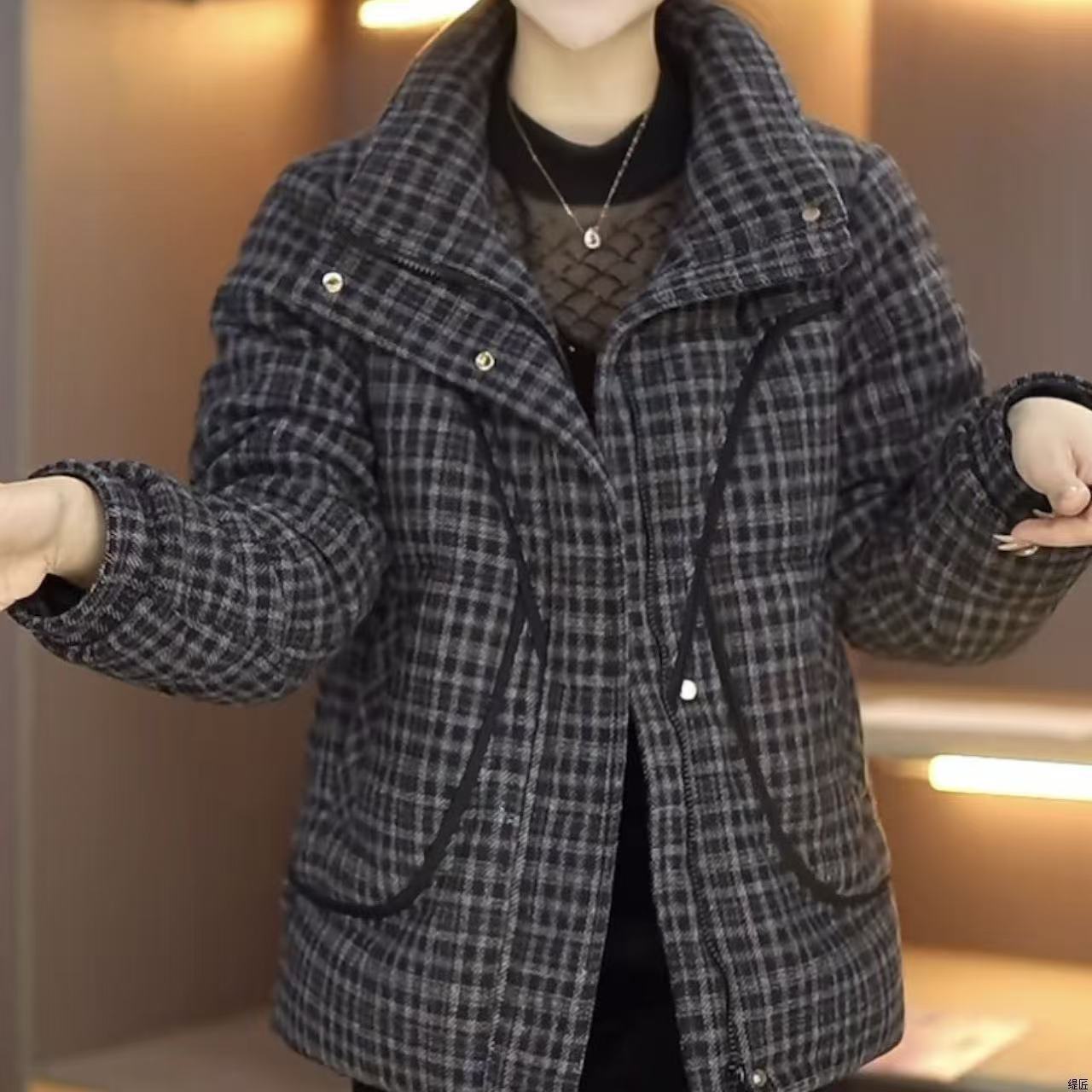 年轻妈妈格子棉服外套