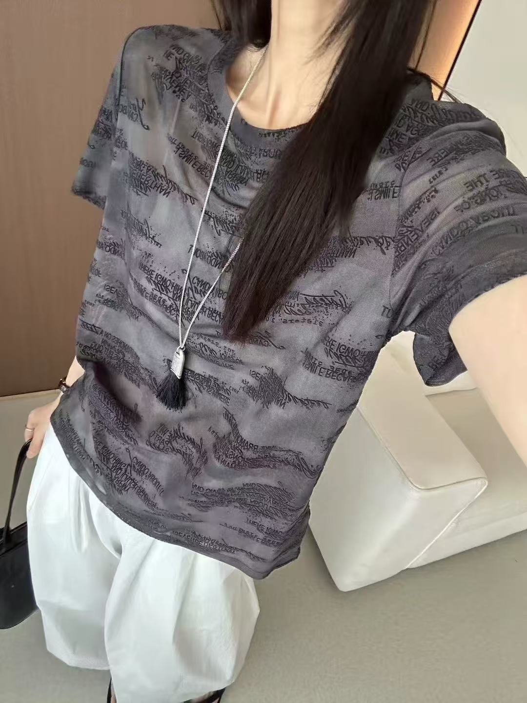 【静静家-微醺紫纱】字母印花显瘦质感透气小衫 新选f1166 J09265