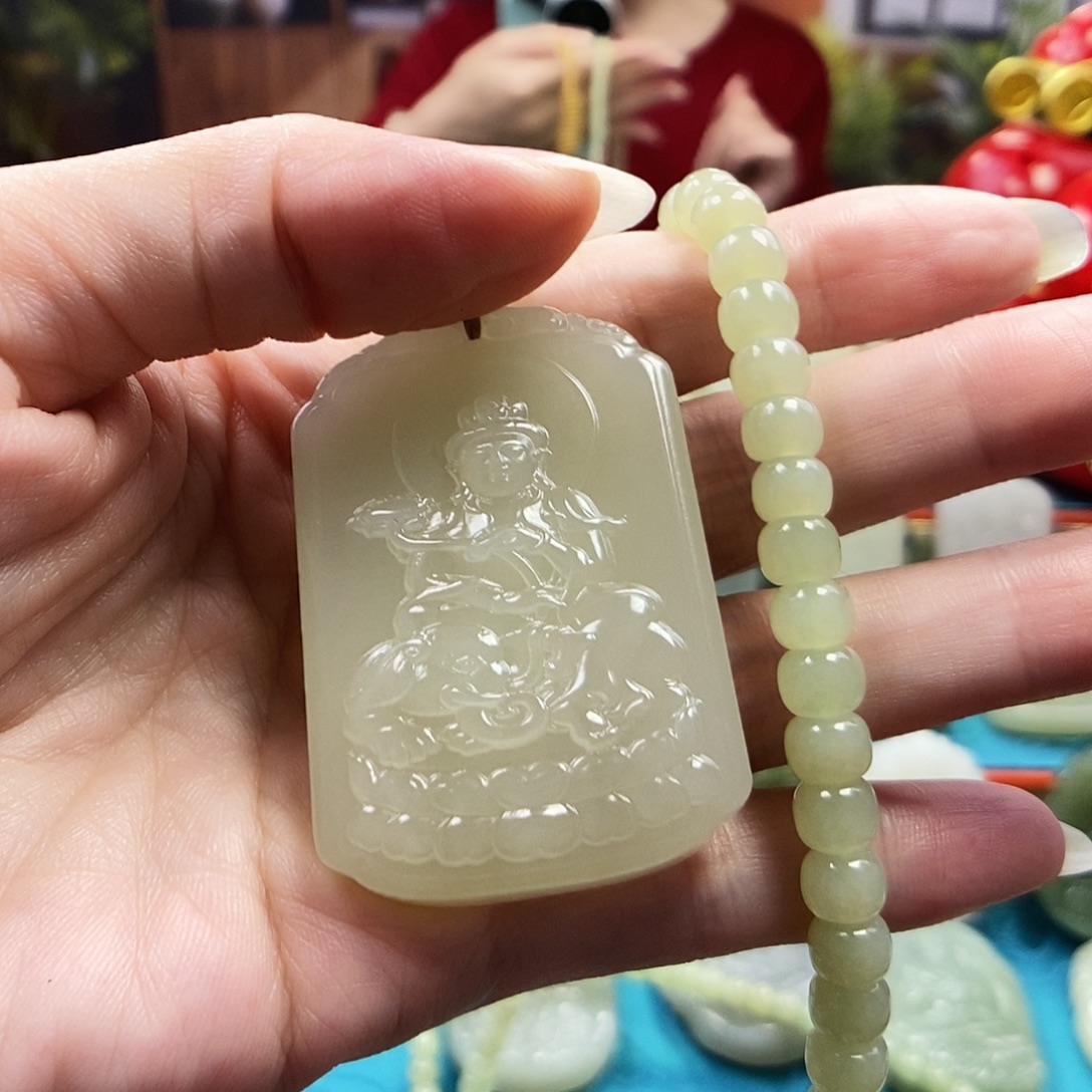 已***置和田玉未镶嵌颈饰