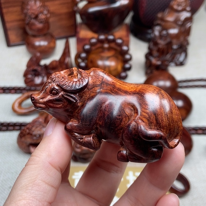 花梨木类端景台35克左右牛